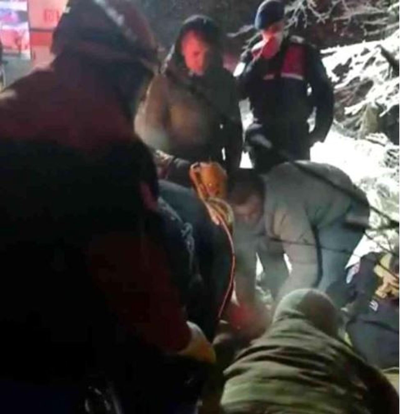 Tuvaletini yaparken uçurumdan yuvarlandı Tuvaletini yaparken uçurumdan yuvarlandı