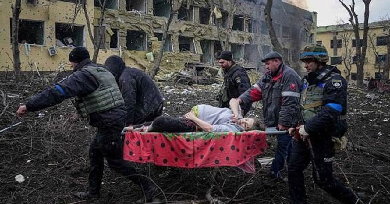 Savaşın Ortasında Kalan Talihsiz Anne Savaşın Ortasında Kalan Talihsiz Anne