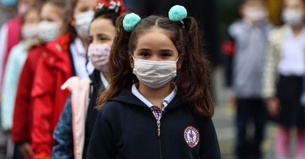 Maskeli Öğrenci Maskeli Öğrenci