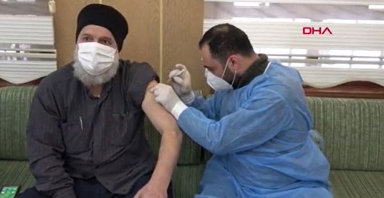 65 Yaş Üstü Vatandaşlara Cuma Namazı Çıkışı Kovid-19 Aşısı Yapıldı45454 65 Yaş Üstü Vatandaşlara Cuma Namazı Çıkışı Kovid-19 Aşısı Yapıldı45454