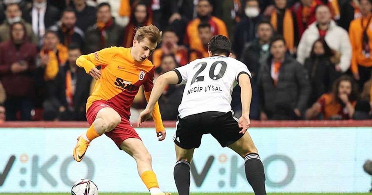Erman Toroğlu, Galatasaray - Beşiktaş derbisini değerlendirdi. Erman Toroğlu, Galatasaray - Beşiktaş derbisini değerlendirdi.