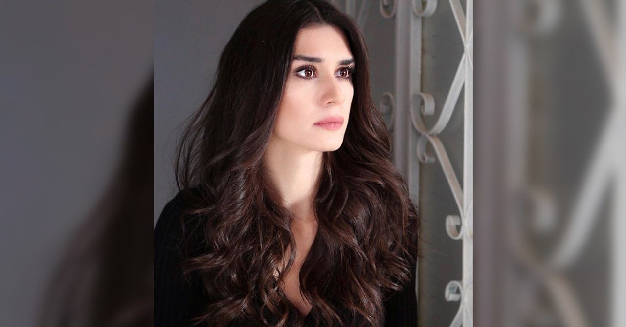 Burcu Kıratlı erkek arkadaşıyla yakalandı Burcu Kıratlı erkek arkadaşıyla yakalandı
