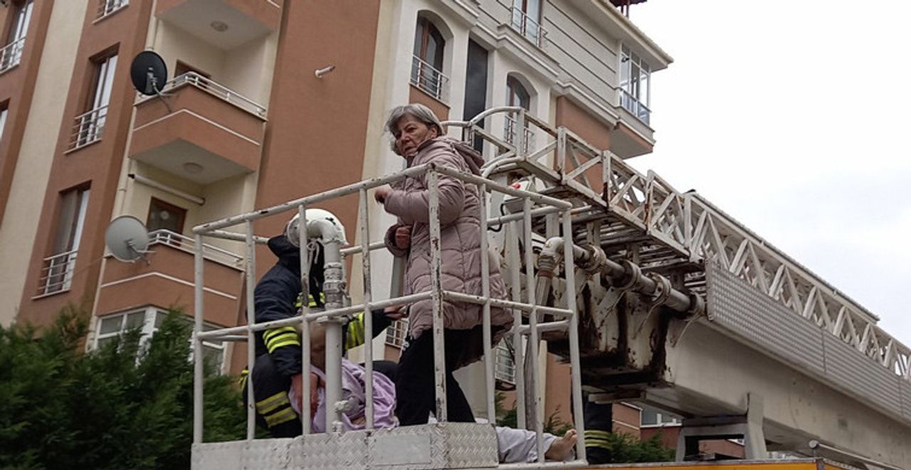 Şarja Takılı Telefondan Yangın Çıktı!3545468 Şarja Takılı Telefondan Yangın Çıktı!3545468