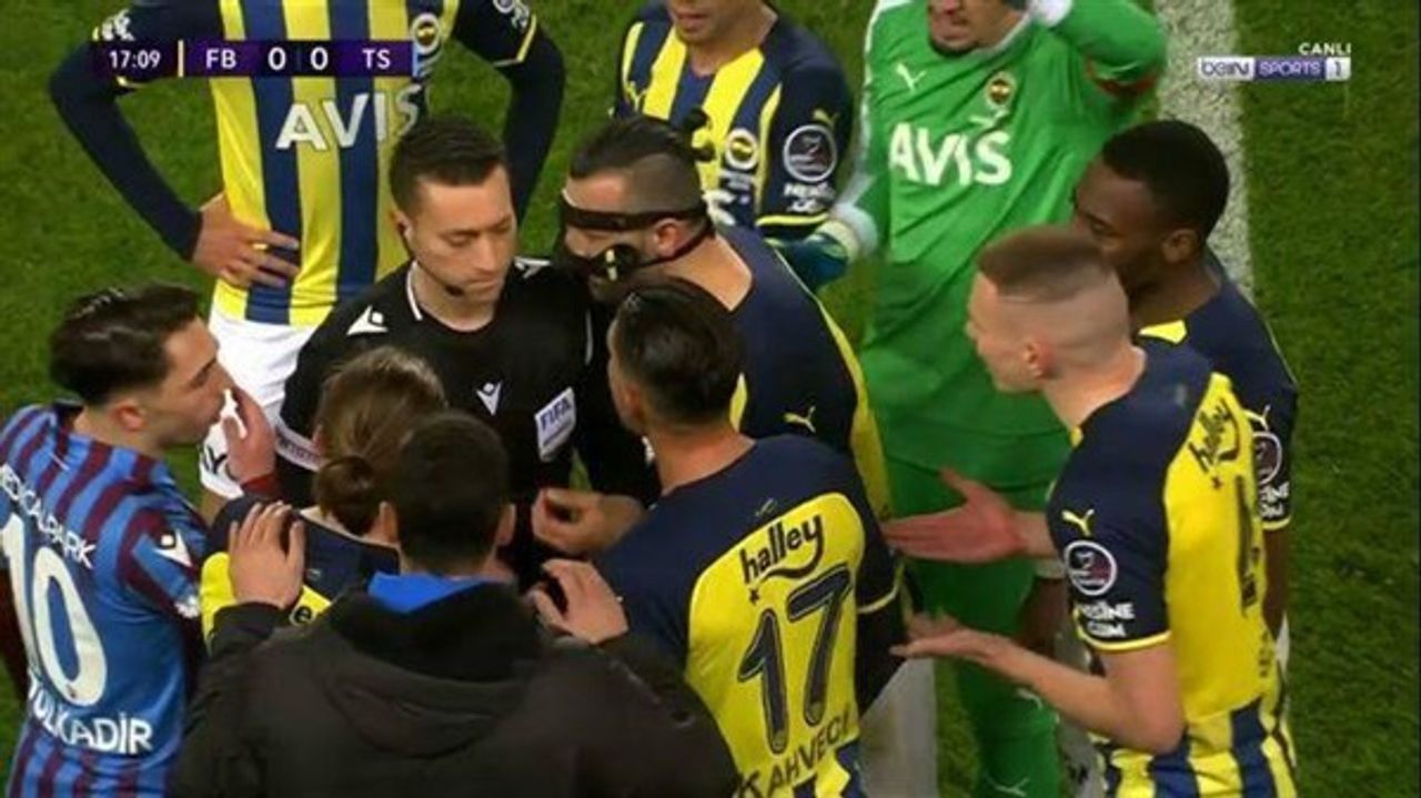 İrfan Kahveci kırmızı kart gördü İrfan Kahveci kırmızı kart gördü
