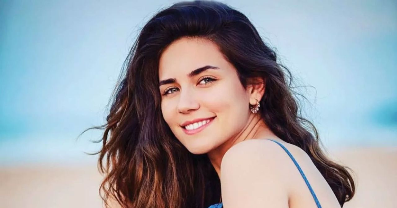 Buse Varol Camdaki Kız dizisinde Buse Varol Camdaki Kız dizisinde