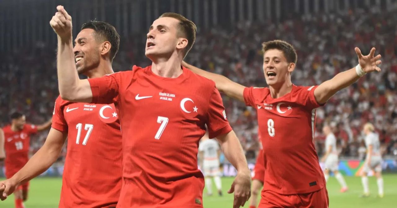 A Milli Takım İzlanda karşısında ‘sihir’ yaptı: Kerem Aktürkoğlu hat-trick ile galibiyeti getirdi A Milli Takım İzlanda karşısında ‘sihir’ yaptı: Kerem Aktürkoğlu hat-trick ile galibiyeti getirdi