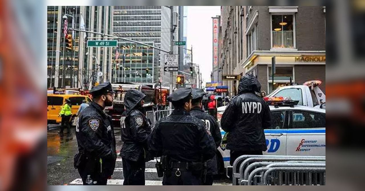 ABD Başkanı Joe Biden, bu akşam kendi seçimi için başlatılan bağış etkinliğine katılmak için Manhattan’da bulunan ünlü gösteri merkezi Radio Citty Music Hall’i ziyaret edecek. Biden eşi Jill Biden ile birlikte katılacağı etkinliğe; Obama, Clinton, Aktör Mindy Kaling ve daha birçok ünlü isminde katılacağı öğrenildi. ABD Başkanı Joe Biden, bu akşam kendi seçimi için başlatılan bağış etkinliğine katılmak için Manhattan’da bulunan ünlü gösteri merkezi Radio Citty Music Hall’i ziyaret edecek. Biden eşi Jill Biden ile birlikte katılacağı etkinliğe; Obama, Clinton, Aktör Mindy Kaling ve daha birçok ünlü isminde katılacağı öğrenildi.