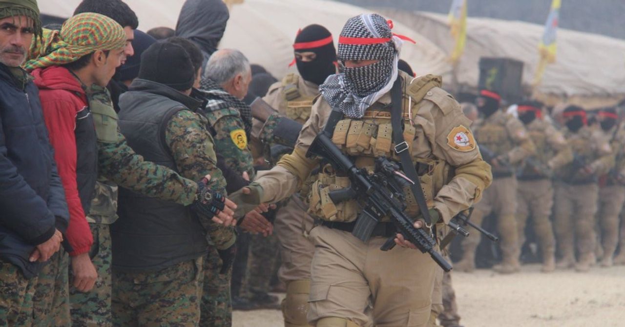 ABD’den İran’a gözdağı: Fırat Nehri’ndeki üslerine 700 terörist sevk ettiler ABD’den İran’a gözdağı: Fırat Nehri’ndeki üslerine 700 terörist sevk ettiler