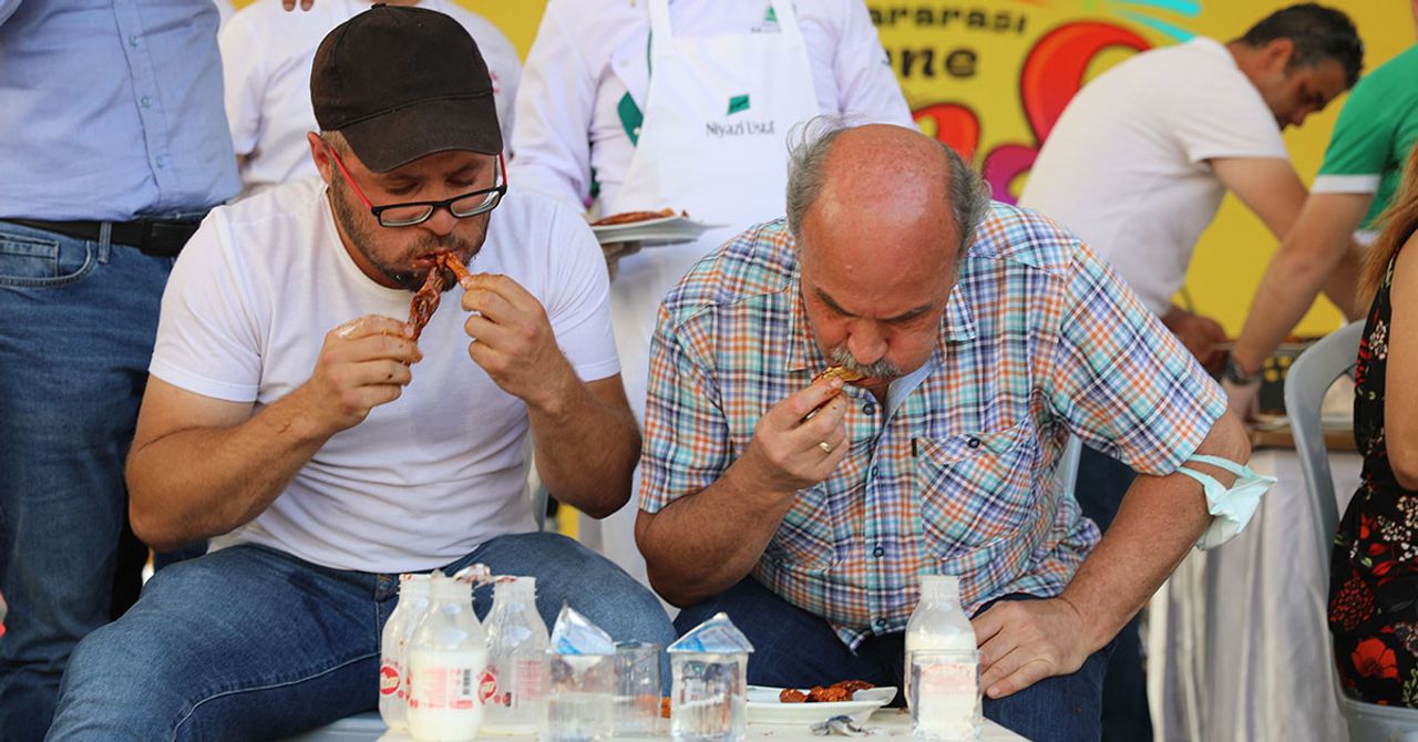 Acı Biber Yeme Yarışması Acı Biber Yeme Yarışması
