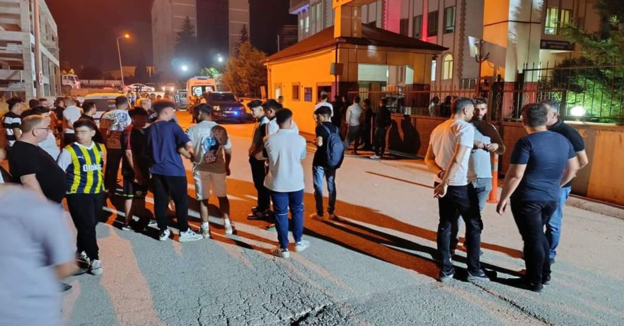 Adıyaman’da polis karakolunda silahlı saldırı: 2 polis şehit oldu Adıyaman’da polis karakolunda silahlı saldırı: 2 polis şehit oldu
