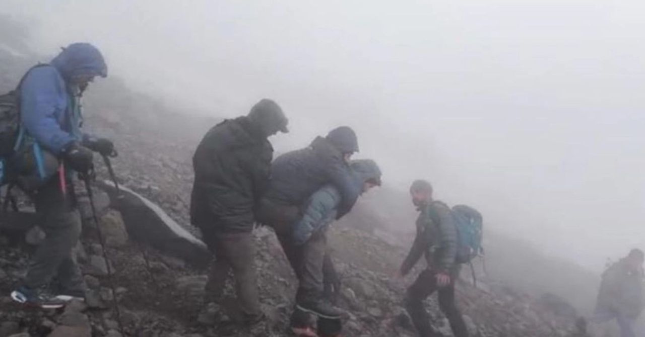 Ağrı Dağı’na tırmanırken kaybolmuşlardı: 2 dağcıdan acı haber geldi Ağrı Dağı’na tırmanırken kaybolmuşlardı: 2 dağcıdan acı haber geldi