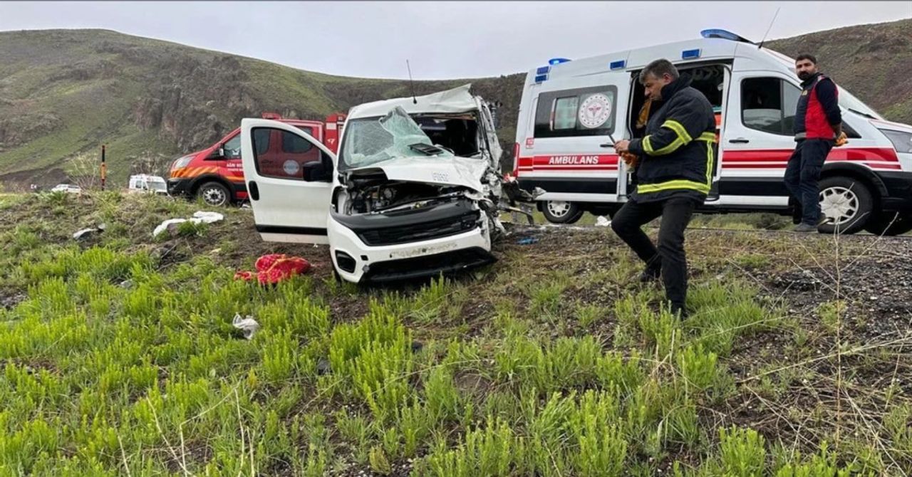 Ağrı’da acı kaza: Ölü ve yaralılar var Ağrı’da acı kaza: Ölü ve yaralılar var