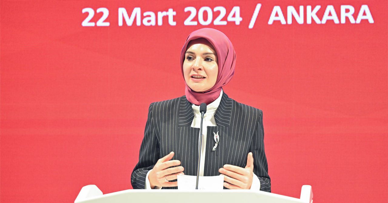 Aile ve Sosyal Hizmetler Bakanı Mahinur Özdemir Göktaş ‘‘Türkiye Yaşlı Profili Araştırması’’ nın sonuçlarını kamuoyuyla paylaştı. Aile ve Sosyal Hizmetler Bakanı Mahinur Özdemir Göktaş ‘‘Türkiye Yaşlı Profili Araştırması’’ nın sonuçlarını kamuoyuyla paylaştı.