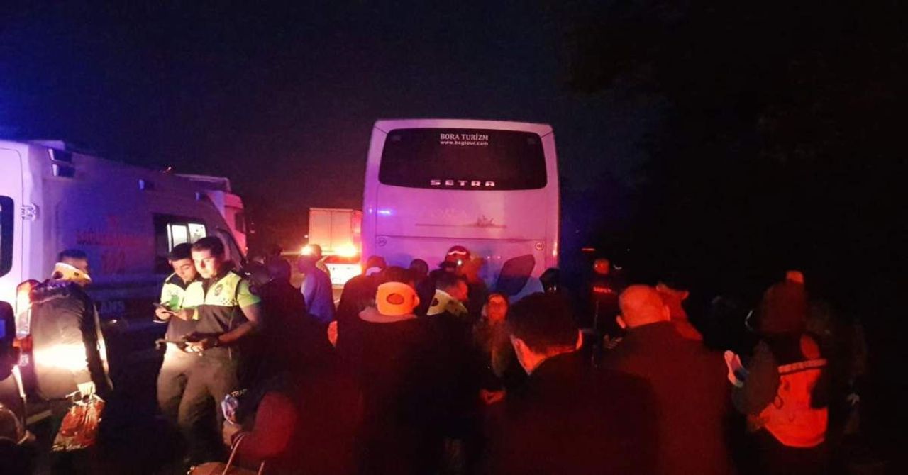 AK Parti Seçmenini Taşıyan Otobüs AK Parti Seçmenini Taşıyan Otobüs