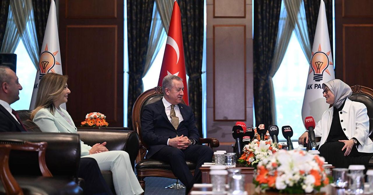 AK Parti ve CHP bayramlaştı AK Parti ve CHP bayramlaştı