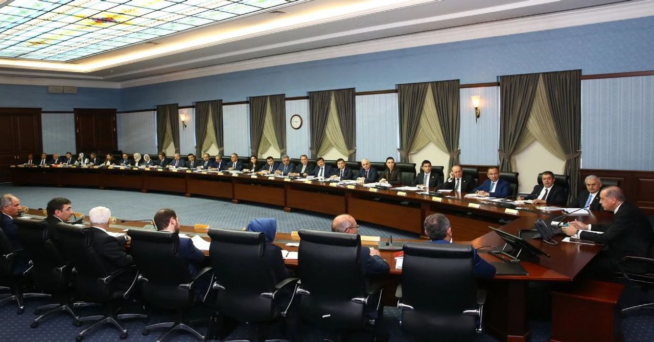 AK Parti’de değişim hazırlıkları sürüyor: 2 aşamalı kamp süreci başlayacak AK Parti’de değişim hazırlıkları sürüyor: 2 aşamalı kamp süreci başlayacak