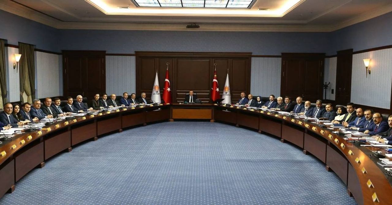 AK Parti’de değişim rüzgarları: Tüm gözler 23 Temmuz’da AK Parti’de değişim rüzgarları: Tüm gözler 23 Temmuz’da