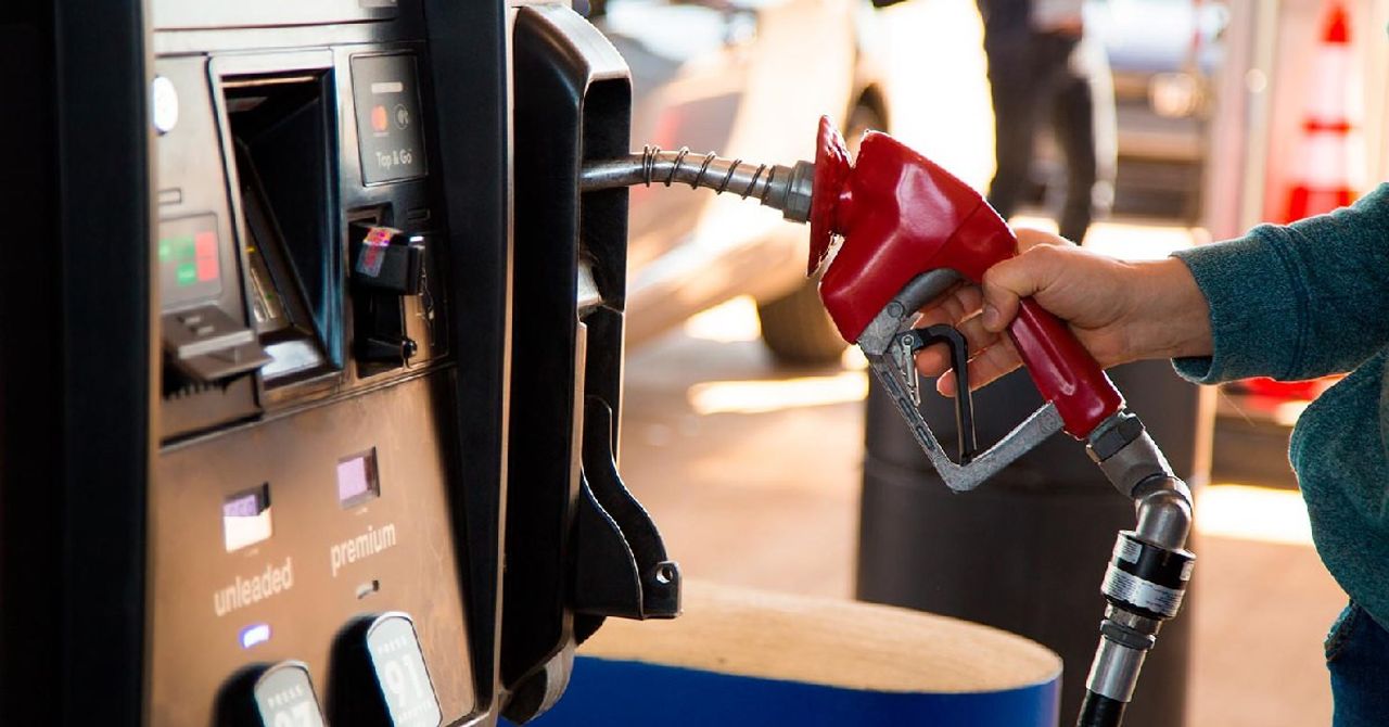 Akaryakıt fiyatlarından araç sahiplerini üzen haber: Benzine Salı günü zam geliyor Akaryakıt fiyatlarından araç sahiplerini üzen haber: Benzine Salı günü zam geliyor