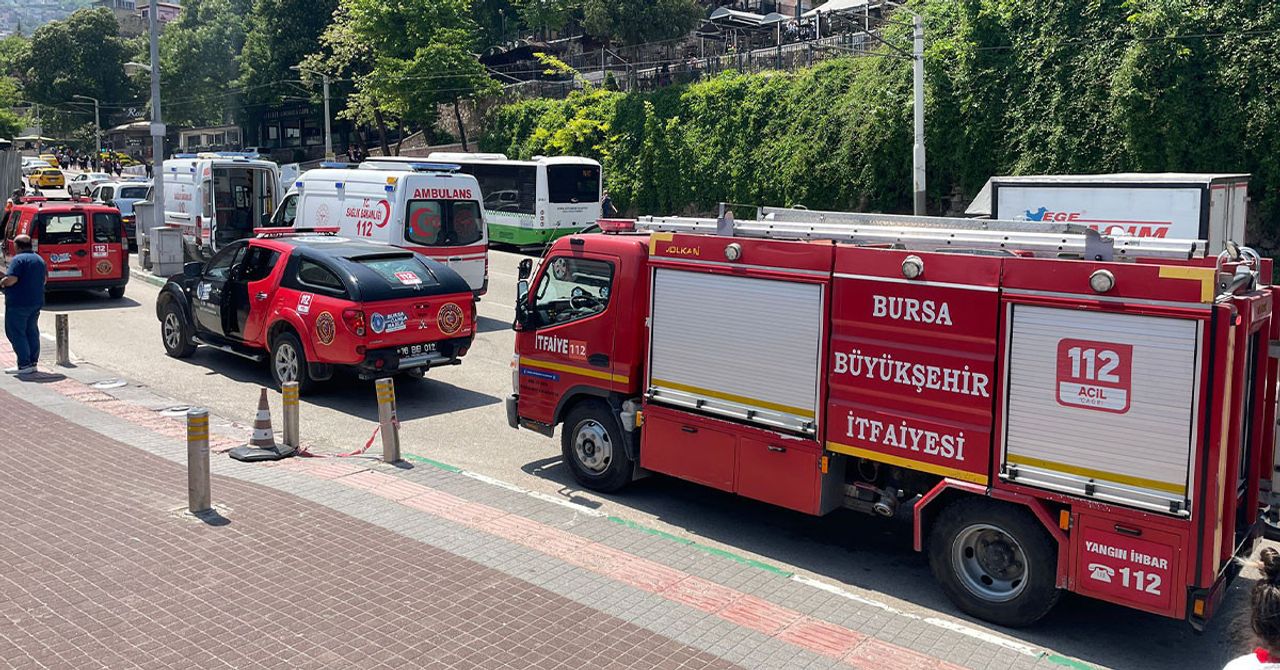 Alışveriş Merkezinin Tavanı Çöktü! Alışveriş Merkezinin Tavanı Çöktü!