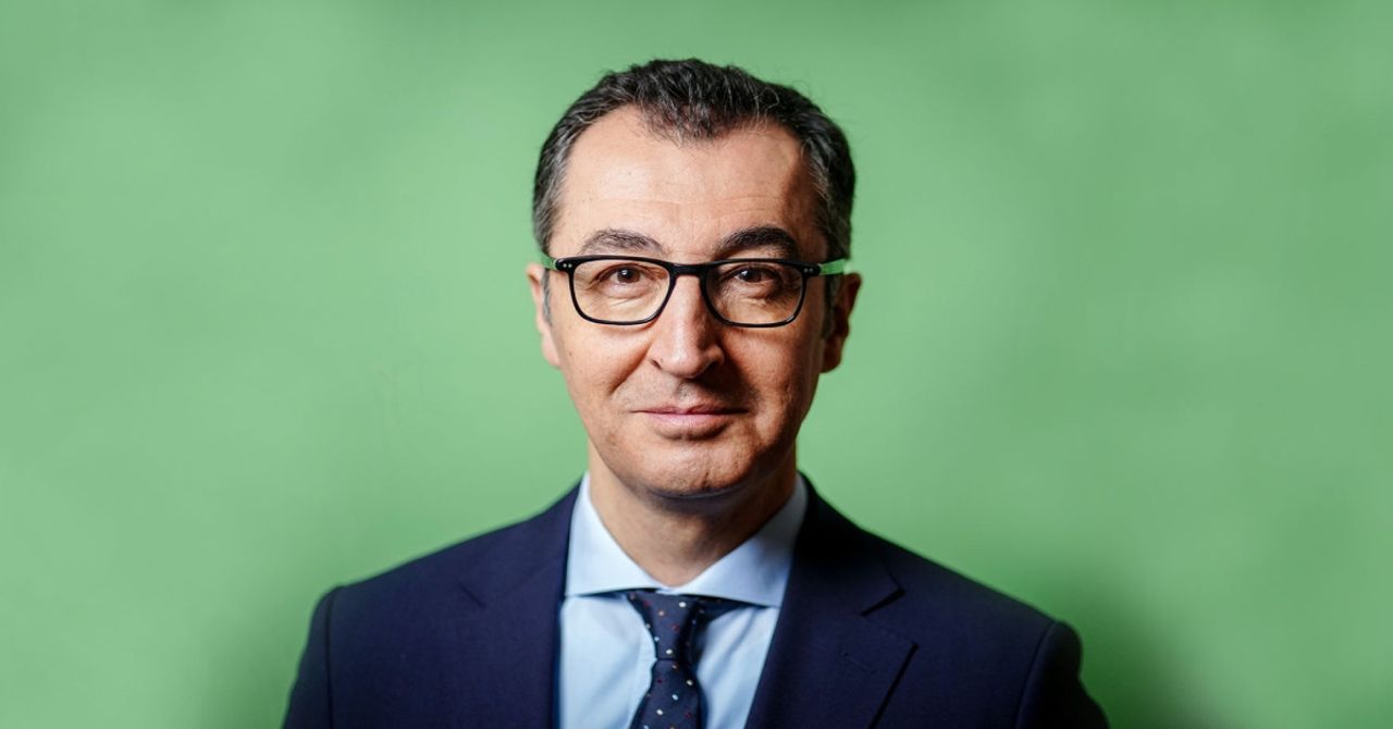 Almanya Gıda ve Tarım Bakanı Cem Özdemir kimdir, hangi görevlerde bulundu? Alman Bakan Cem Özdemir’in döner çıkış tepki topladı Almanya Gıda ve Tarım Bakanı Cem Özdemir kimdir, hangi görevlerde bulundu? Alman Bakan Cem Özdemir’in döner çıkış tepki topladı