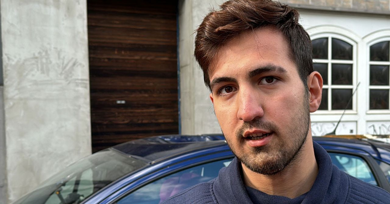Almanya’da ırkçı kundaklamalar yeniden gündeme geldi. Solingen kentinde 4 katlı binada kundaklama sonucu 4 kişi yaşamını yitirdi. 2 Almanya’da ırkçı kundaklamalar yeniden gündeme geldi. Solingen kentinde 4 katlı binada kundaklama sonucu 4 kişi yaşamını yitirdi. 2