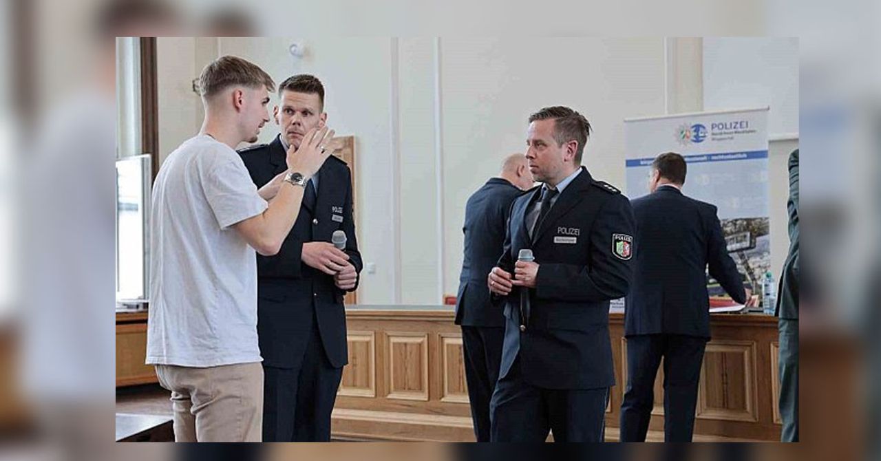 Almanya’nın Solingen kentinde 25 Mart’ta Türk kökenli Bulgaristan vatandaşı 2’si bebek olmak üzere 4 kişinin hayatını kaybettiği yangınla ilgili, yeni bir gelişme yaşandı. Kundakçı olduğu iddia edilen Alman vatandaşı Daniel S Almanya’nın Solingen kentinde 25 Mart’ta Türk kökenli Bulgaristan vatandaşı 2’si bebek olmak üzere 4 kişinin hayatını kaybettiği yangınla ilgili, yeni bir gelişme yaşandı. Kundakçı olduğu iddia edilen Alman vatandaşı Daniel S