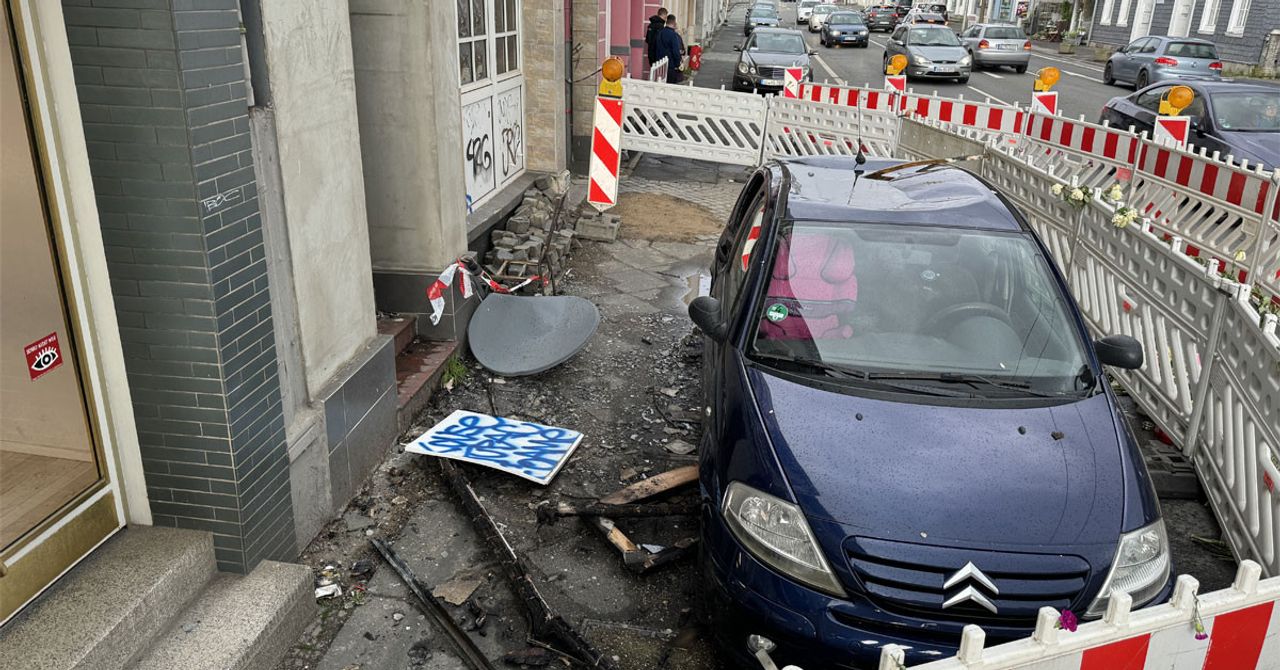Almanya’nın Solingen kentinde 25 Mart’ta Türk kökenli Bulgaristan vatandaşı 2’si bebek olmak üzere 4 kişinin hayatını kaybettiği yangınla ilgili, yeni bir gelişme yaşandı. Kundakçı olduğu iddia edilen Alman vatandaşı Daniel S Almanya’nın Solingen kentinde 25 Mart’ta Türk kökenli Bulgaristan vatandaşı 2’si bebek olmak üzere 4 kişinin hayatını kaybettiği yangınla ilgili, yeni bir gelişme yaşandı. Kundakçı olduğu iddia edilen Alman vatandaşı Daniel S