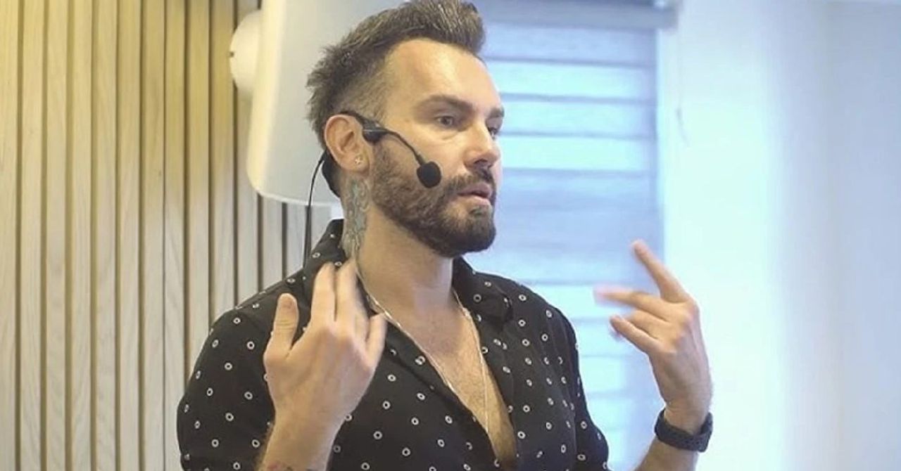 Alp Kavasoğlu kimdir, yaşı kaç? Alp Kavasoğlu neden öldü, kanser miydi? Makyaj artisti Alp Kavasoğlu vefat etti Alp Kavasoğlu kimdir, yaşı kaç? Alp Kavasoğlu neden öldü, kanser miydi? Makyaj artisti Alp Kavasoğlu vefat etti