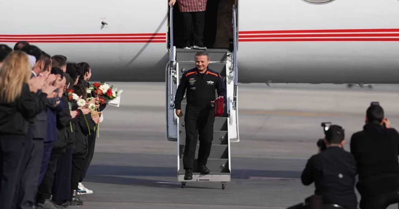 Alper Gezeravcı Alper Gezeravcı