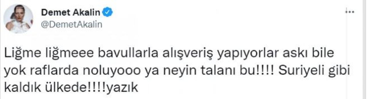 Demet Akalın, alışveriş yapan turistlere ateş püskürdü Demet Akalın, alışveriş yapan turistlere ateş püskürdü