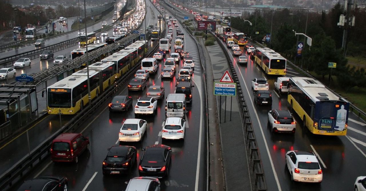 Araç sahipleri dikkat: İstanbul’da 30 Ağustos sebebiyle bazı yollar kapatılacak Araç sahipleri dikkat: İstanbul’da 30 Ağustos sebebiyle bazı yollar kapatılacak
