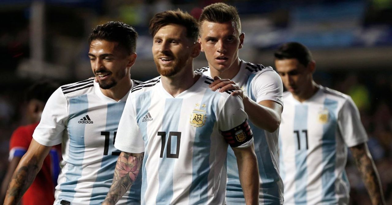 Arda Turan Lionel Messi’nin arkadaşını getiriyor: Dünya yıldızı Süper Lig’de boy gösterecek Arda Turan Lionel Messi’nin arkadaşını getiriyor: Dünya yıldızı Süper Lig’de boy gösterecek