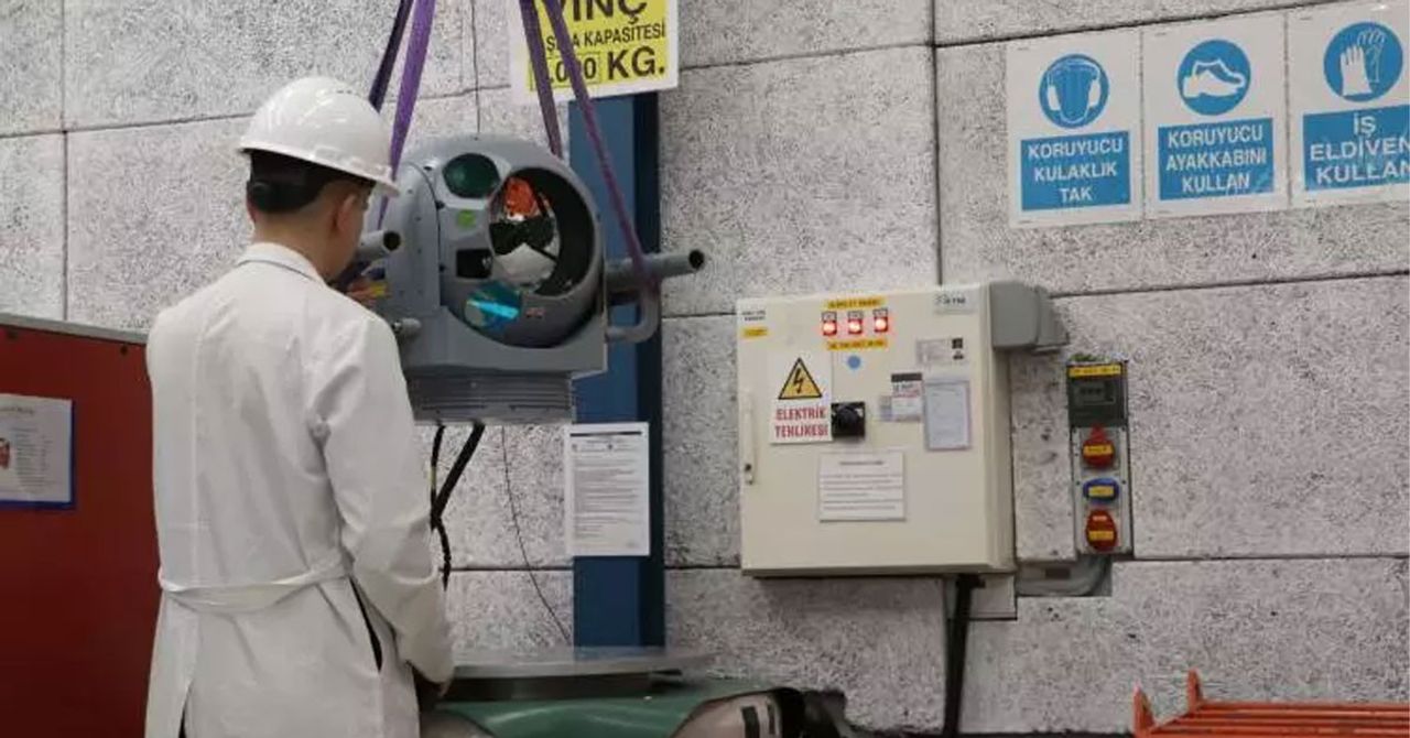 ASELSAN tarafından milli hava platformları için geliştirilen elektro-optik keşif, gözetleme ve hedefleme sistemi ASELFLIR-500 ASELSAN tarafından milli hava platformları için geliştirilen elektro-optik keşif, gözetleme ve hedefleme sistemi ASELFLIR-500