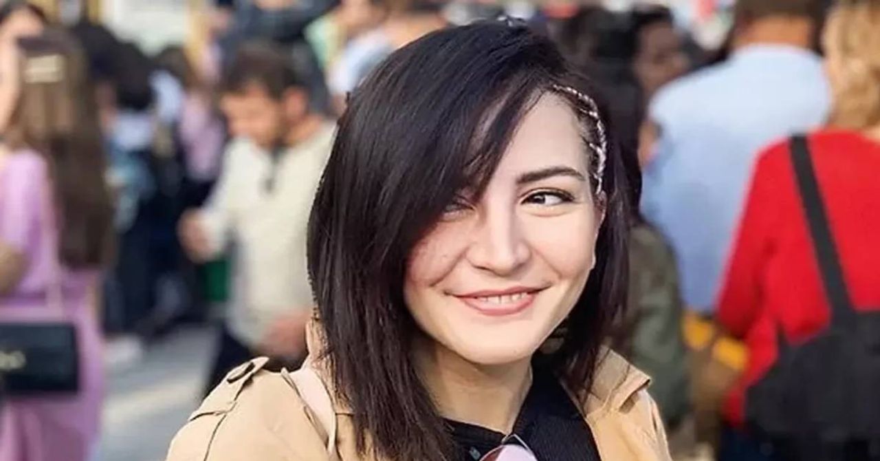 Ayşenur Parlak Ayşenur Parlak