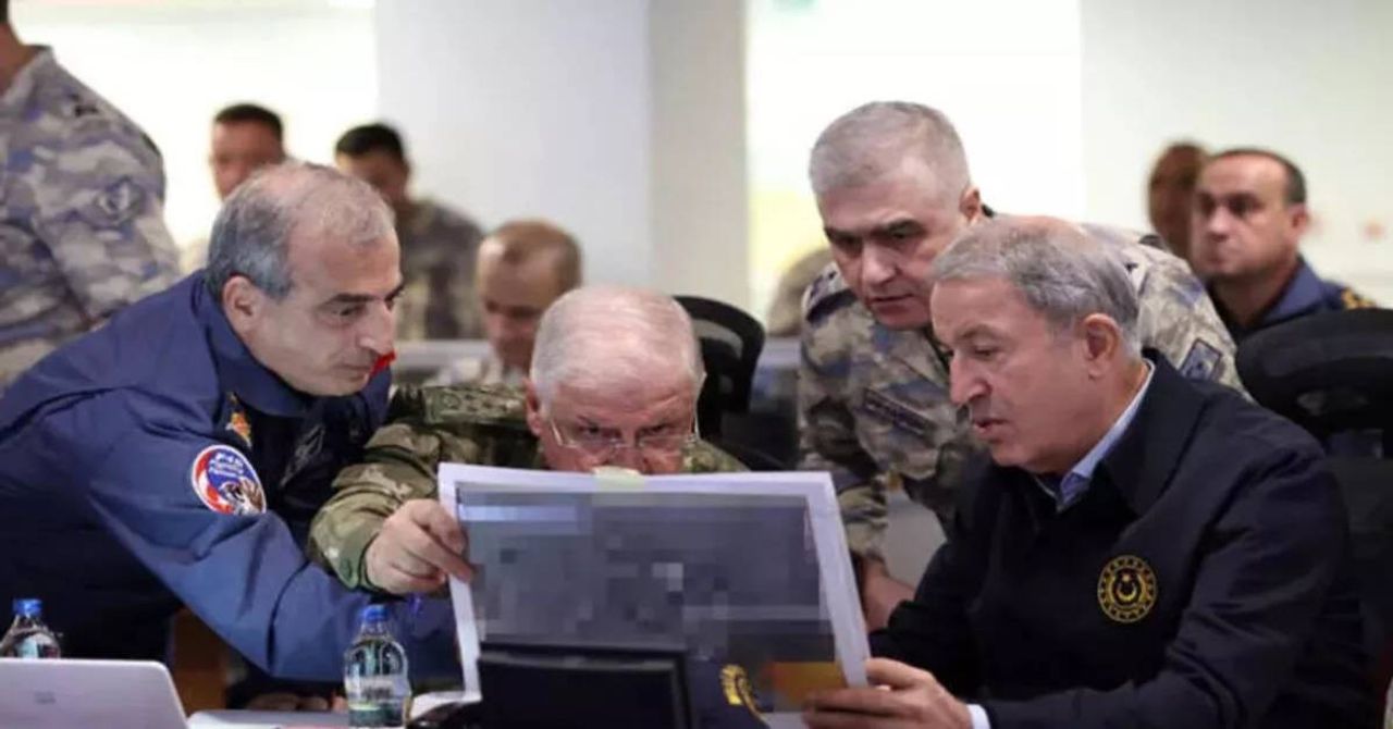 Bakan Akar Pençe Kılıç