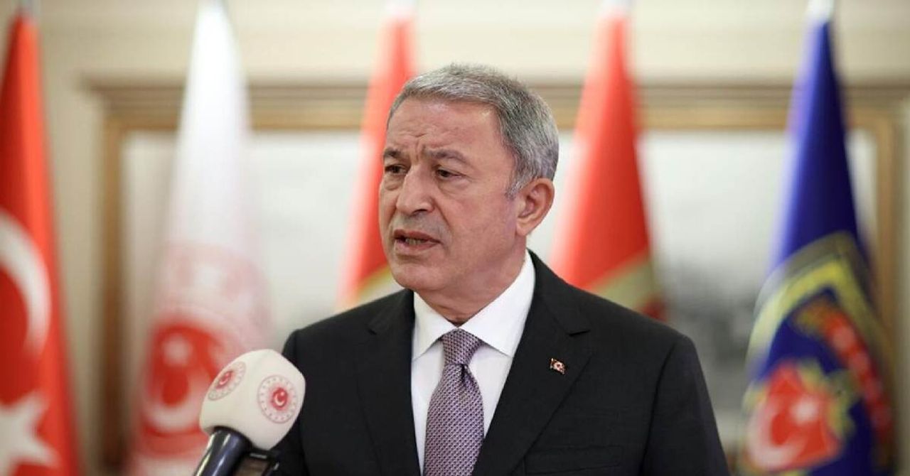 Bakan Akar Yunanistan