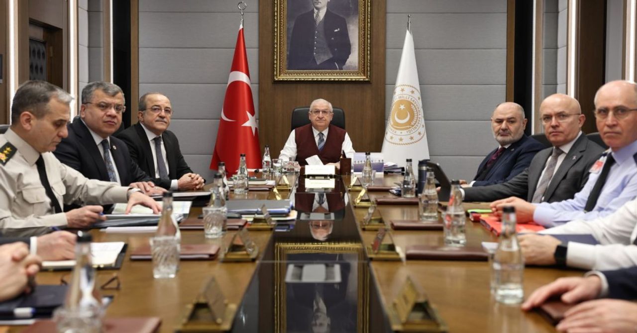 Bakan Güler terörle mücadele için net konuştu: ‘Bölücü örgütün koridor kurmasına asla müsaade etmeyeceğiz’ Bakan Güler terörle mücadele için net konuştu: ‘Bölücü örgütün koridor kurmasına asla müsaade etmeyeceğiz’