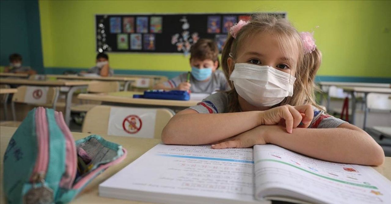 Bakan Koca okullarda maske açıklaması Bakan Koca okullarda maske açıklaması