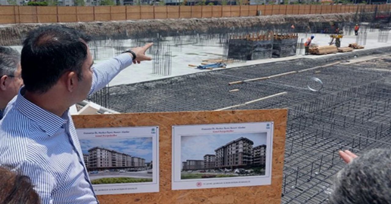 Bakan Kurum açıkladı: 2025’e kadar evsiz depremzede kalmayacak Bakan Kurum açıkladı: 2025’e kadar evsiz depremzede kalmayacak