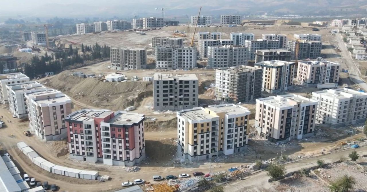 Bakan Kurum’dan Hatay’da önemli açıklamalar: ‘Orada yaşayan vatandaşlarımız öncelikli olacak’ Bakan Kurum’dan Hatay’da önemli açıklamalar: ‘Orada yaşayan vatandaşlarımız öncelikli olacak’