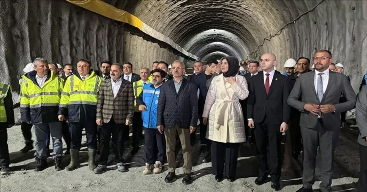 Bakan Uraloğlu duyurdu: Ankara ile İzmir arası hızlı trenle 3,5 saate düşecek Bakan Uraloğlu duyurdu: Ankara ile İzmir arası hızlı trenle 3,5 saate düşecek
