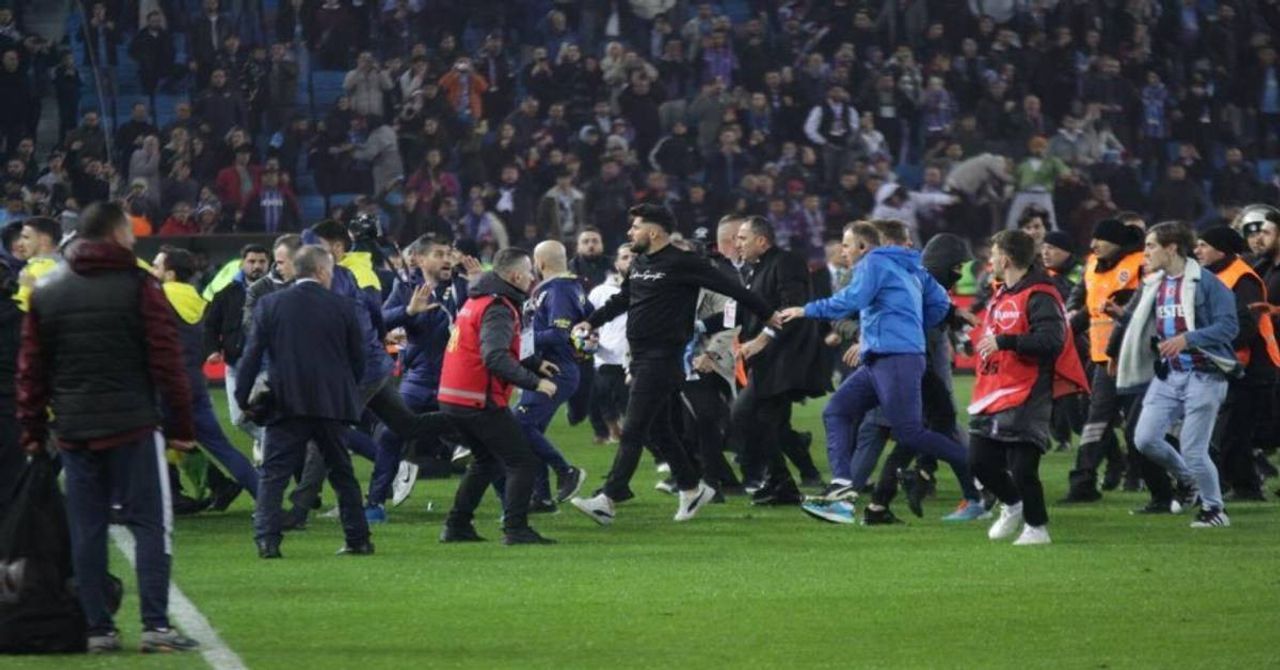 Bakan Yerlikaya’dan derbi açıklaması: 12 kişi gözaltına alındı Bakan Yerlikaya’dan derbi açıklaması: 12 kişi gözaltına alındı