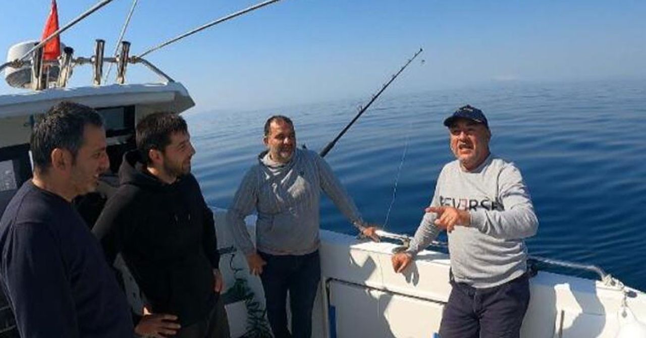 Balık tutmaya çıkan arkadaş grubu oltaya takılanı görünce gözlerine inanamadı: Tam yarım ton! Balık tutmaya çıkan arkadaş grubu oltaya takılanı görünce gözlerine inanamadı: Tam yarım ton!