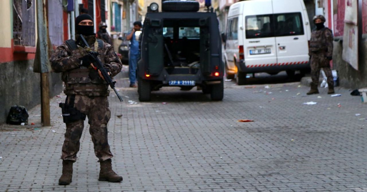 Balıkesir’de bir suç örgütü daha çökertildi: Yakalananlar arasında elebaşı da var Balıkesir’de bir suç örgütü daha çökertildi: Yakalananlar arasında elebaşı da var