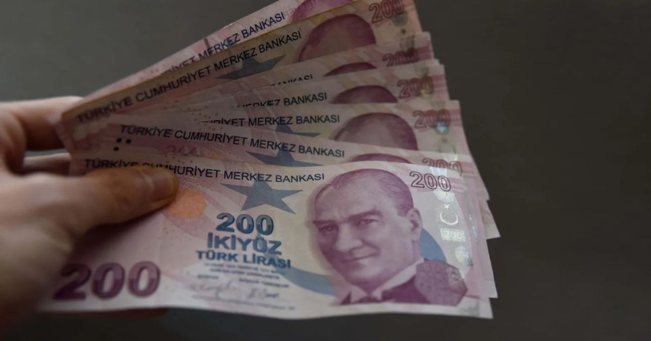 Bankalar kredi çekmek isteyenleri hedef alıyor: EFT oyunuyla masraf üstüne masraf kesiyorlar Bankalar kredi çekmek isteyenleri hedef alıyor: EFT oyunuyla masraf üstüne masraf kesiyorlar