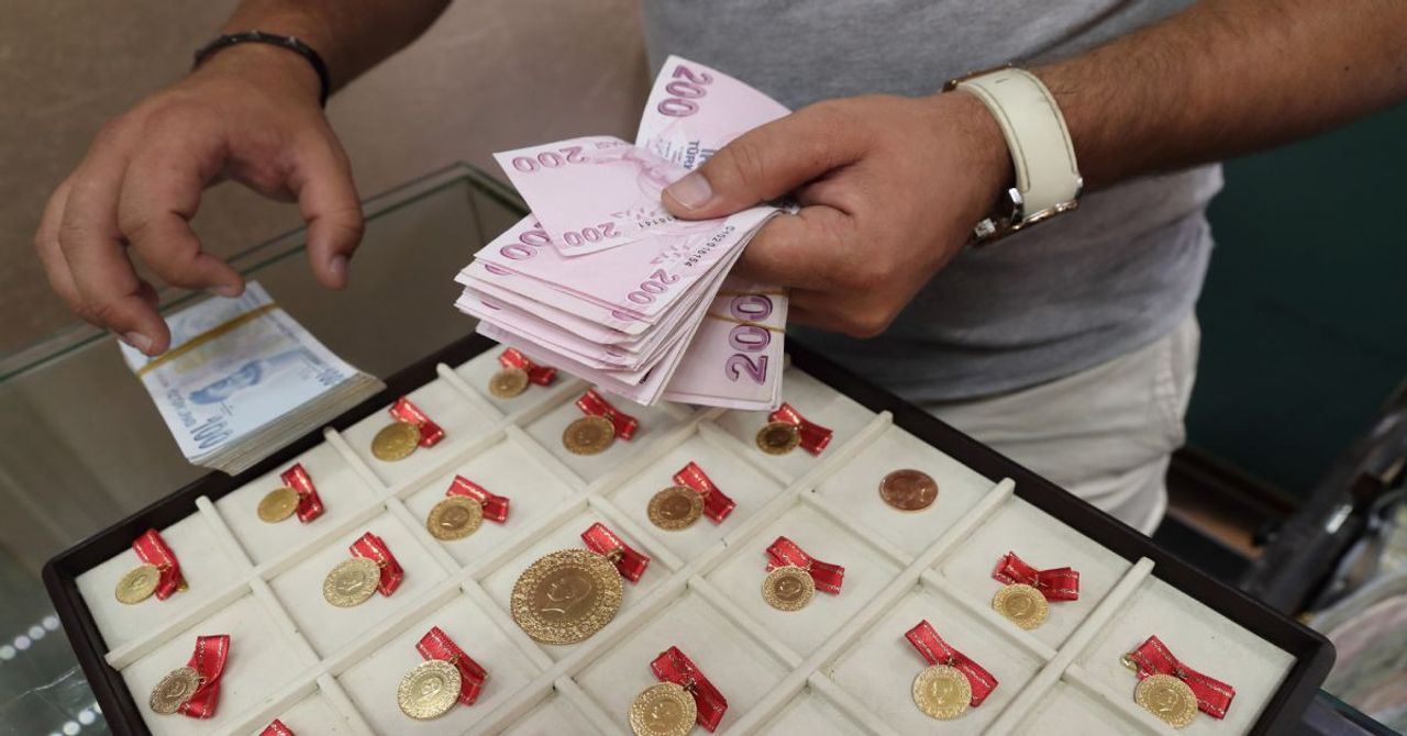 Bankalar mevduat faizlerini rekor seviyelere çekti: 200 bin liranın getirisi dudak uçuklattı Bankalar mevduat faizlerini rekor seviyelere çekti: 200 bin liranın getirisi dudak uçuklattı