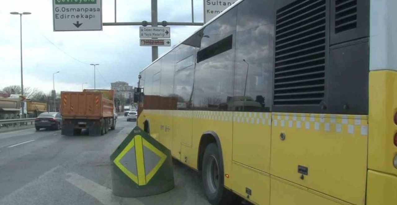 Bariyerlere çarptı Bariyerlere çarptı