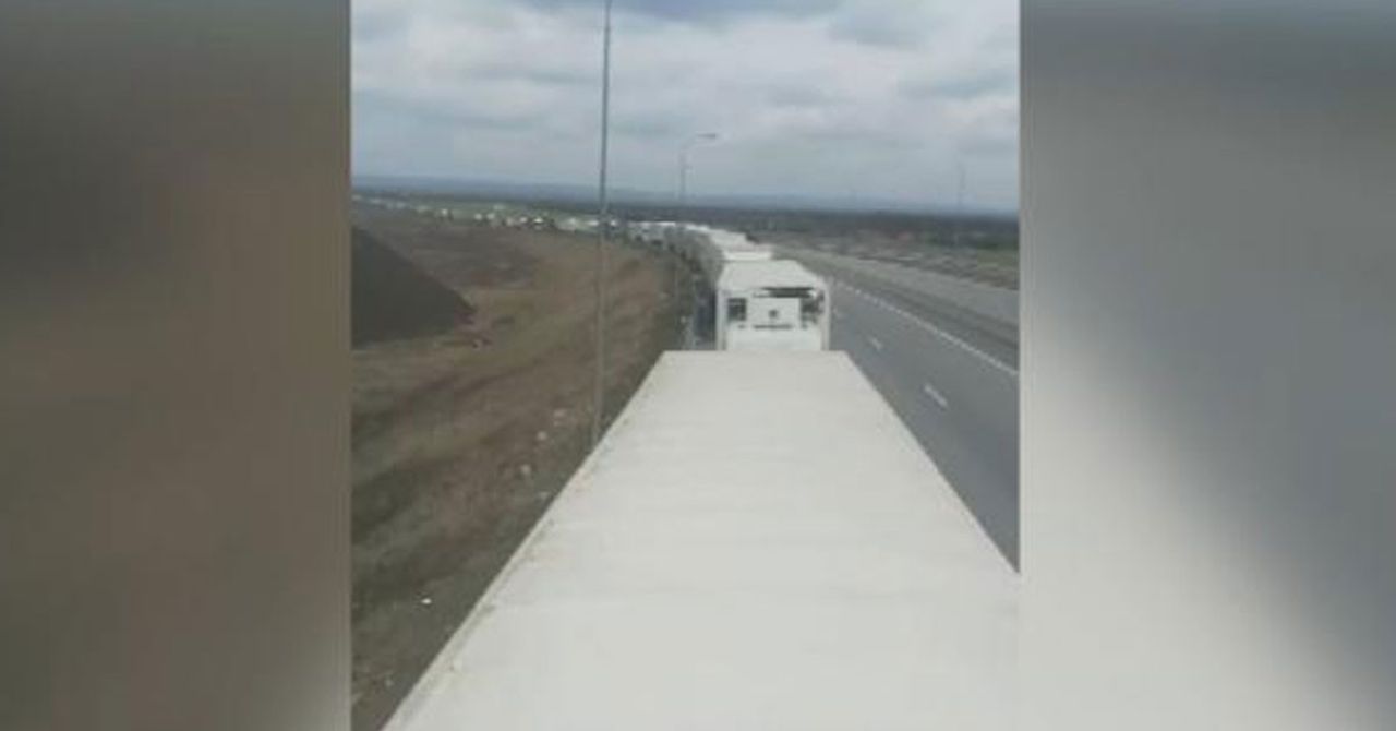 Binlerce Türk şoför günlerdir mahsur, en temel ihtiyaçlarını bile gideremiyorlar! Binlerce Türk şoför günlerdir mahsur, en temel ihtiyaçlarını bile gideremiyorlar!