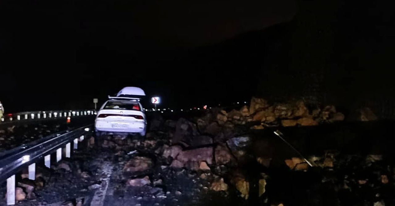 Bitlis Baykan yolunda heyelan meydana geldi Bitlis Baykan yolunda heyelan meydana geldi