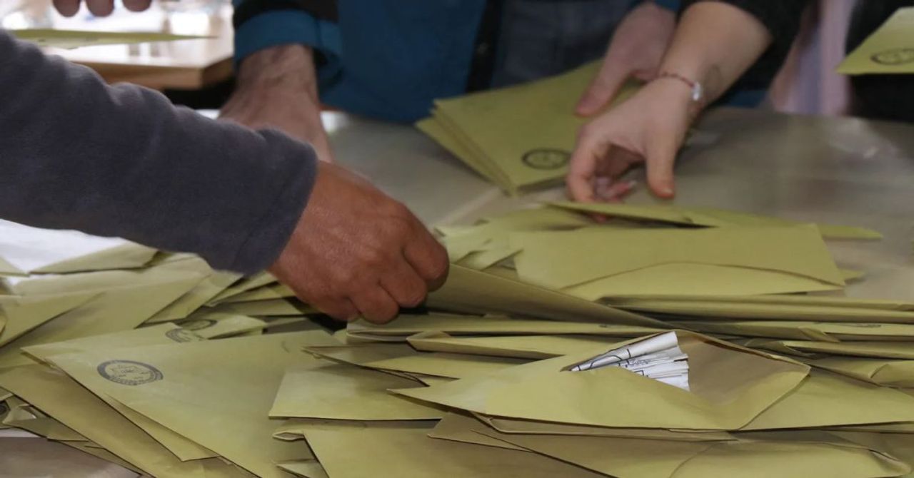 Bitlis’te oylar yeniden sayıldı: Belediye yönetimi farklı bir partiye geçti Bitlis’te oylar yeniden sayıldı: Belediye yönetimi farklı bir partiye geçti